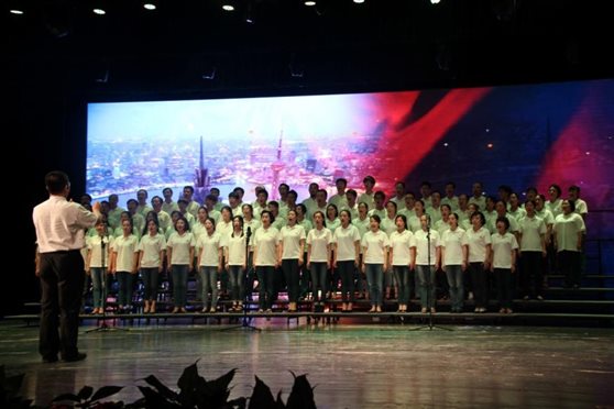 C:\Users\Lenovo\Desktop\H小说
大合唱\H小说
大合唱\0033.jpg