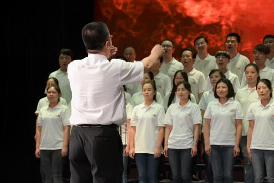 C:\Users\Lenovo\Desktop\H小说
大合唱\H小说
大合唱\yy05.jpg